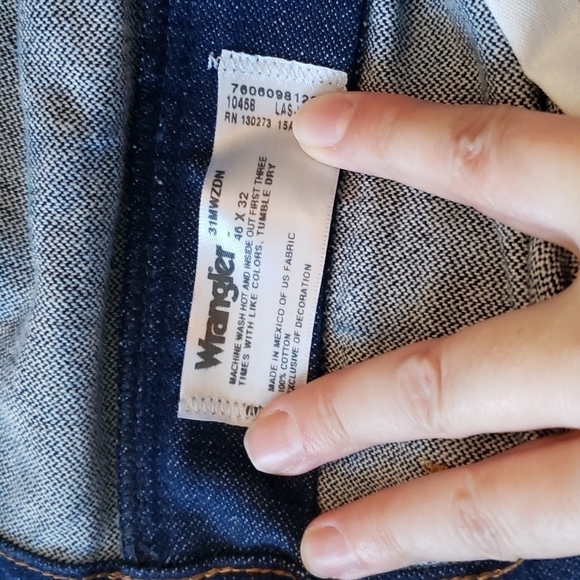 Wrangler 31 Relaxed Fit bootcut jeans - Picture 6 of 8